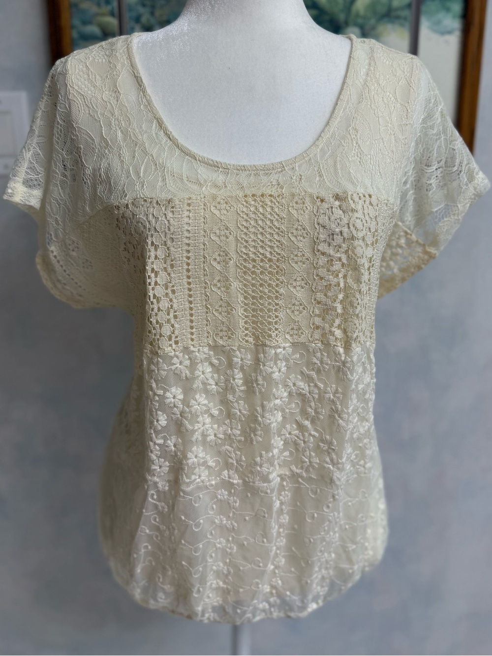 Gorgeous Lace Top w/Slinky Poly Tank. Short Sleeve, summer light weight, Stretch